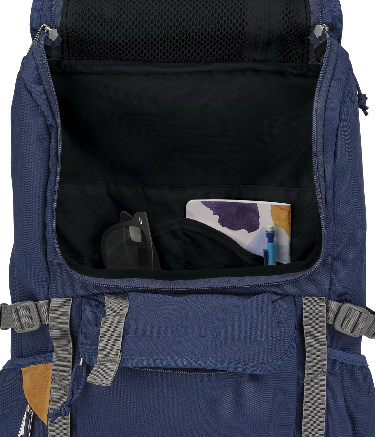 hatchet-backpack-c2 JS0A47J4003-DET3.webp