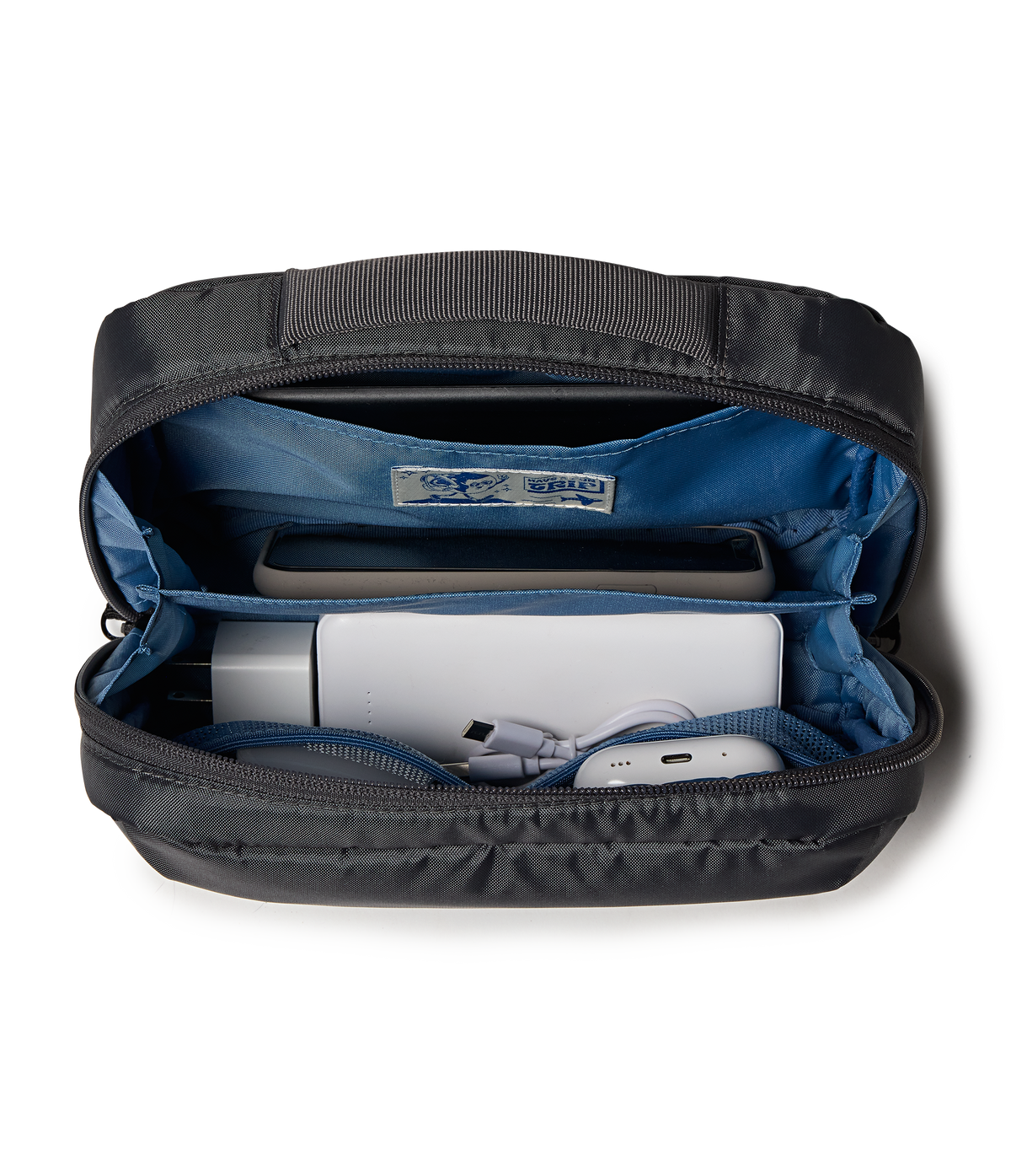 travel-pack-30l-tech-organizer-smokey-grit-set-c2 JS0A86EVDMX-DET3.png