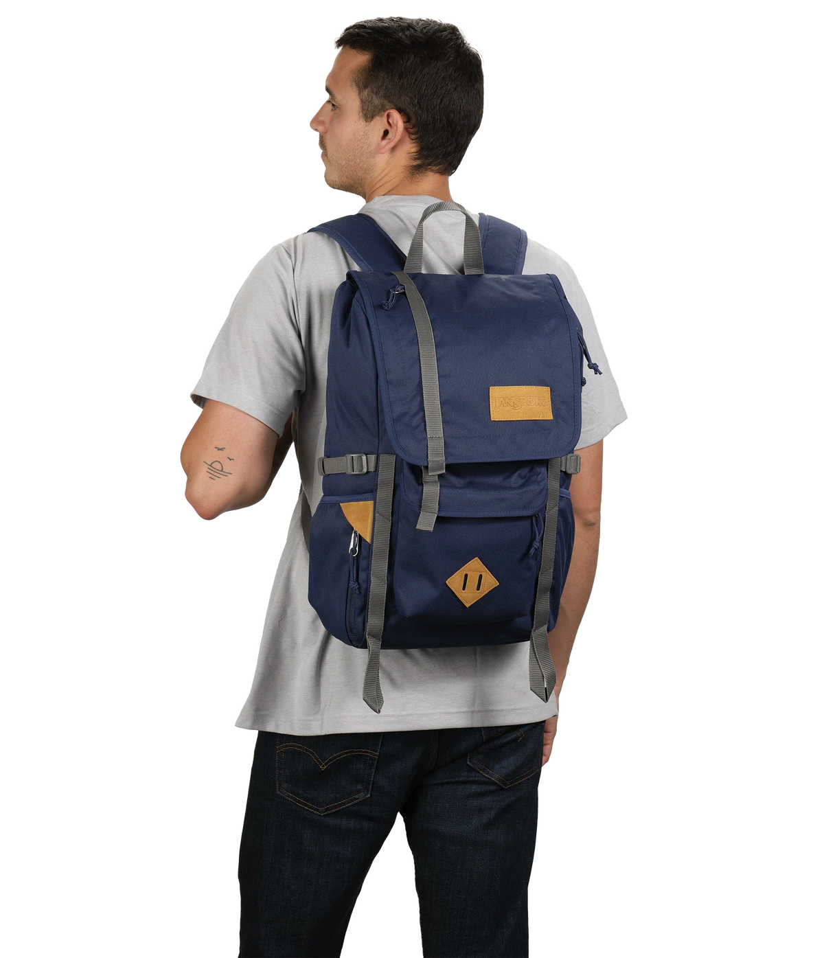 hatchet-backpack-c2 JS0A47J4003-MODEL.webp